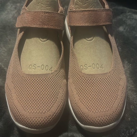 Propet - Picture 1 of 2